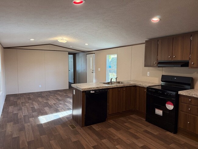 Building Photo - Energy-efficient mobile home for rent