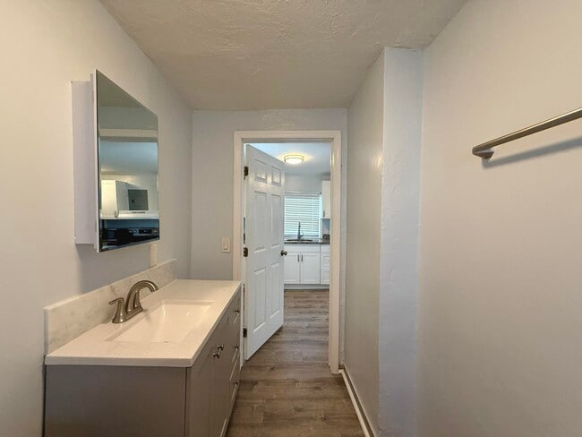 Building Photo - 27 NW 11th Ave