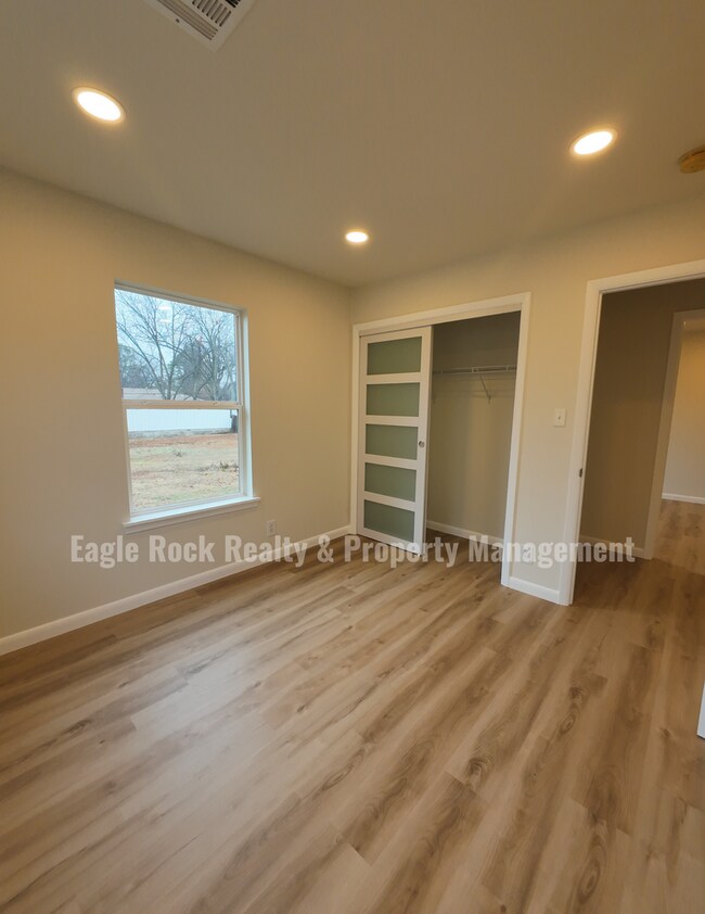 Building Photo - 1369 E 67th St