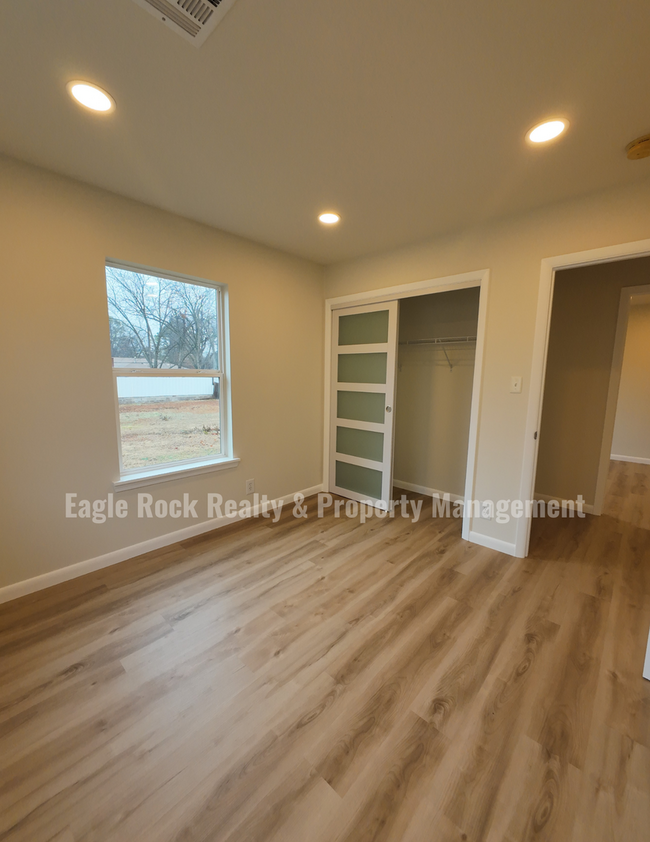 Building Photo - Newly Renovated South Tulsa Home for Rent ...