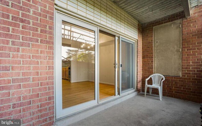 Building Photo - 5250 Valley Forge Dr