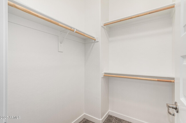 Building Photo - 7138 W Kent Dr