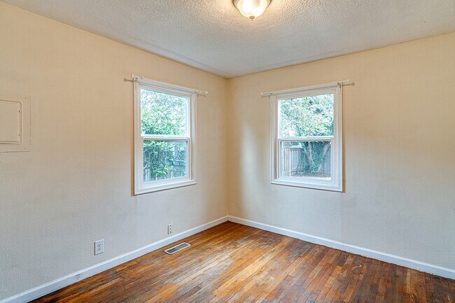 Building Photo - 7316 SE 68th Ave