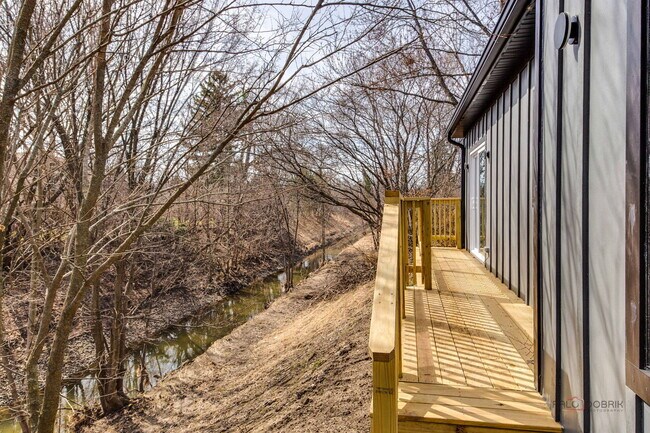 Building Photo - 19 Marina Dr