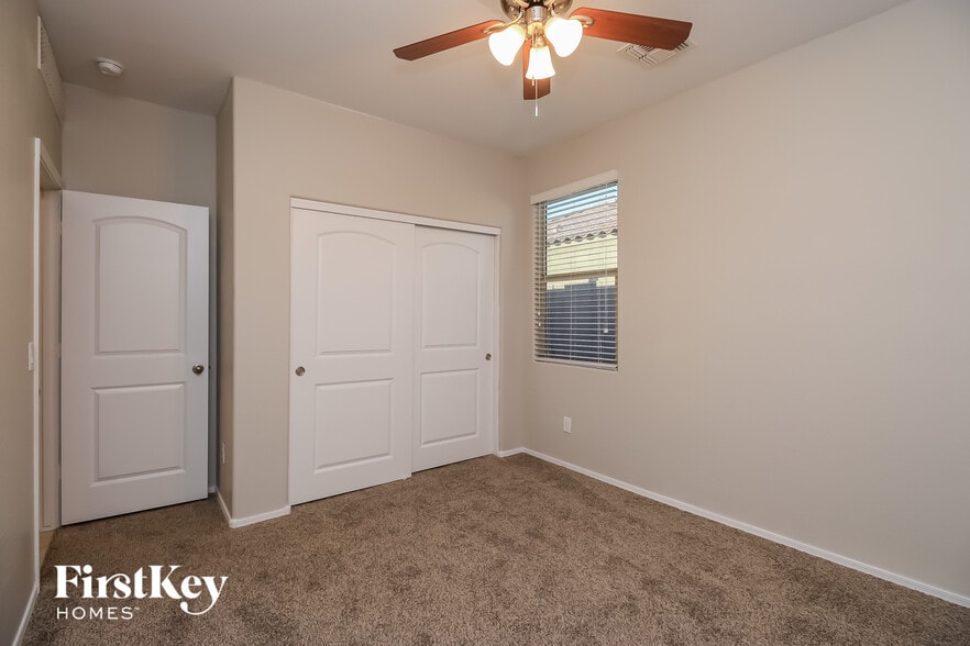 Building Photo - 4742 E Pearl Rd