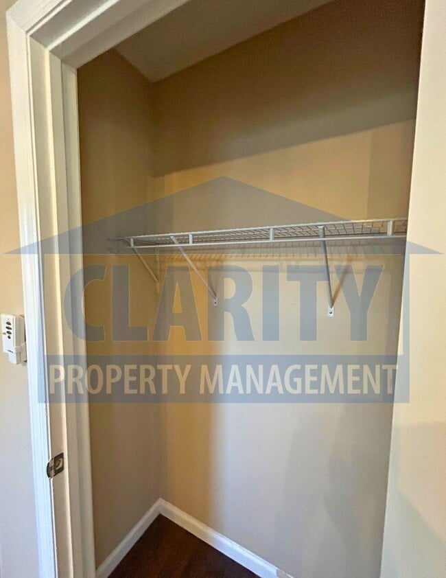 Building Photo - ***1/2 OFF 1ST MONTH'S RENT!!!***