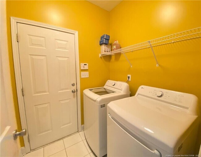 Building Photo - 1058 Carolina Way
