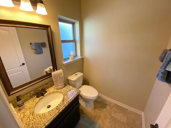 Building Photo - East El Paso 3 bed Refrig A/C w/ Gorgeous ...