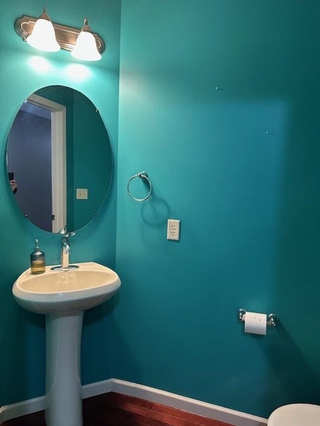 Building Photo - 6402 Creekbend Dr