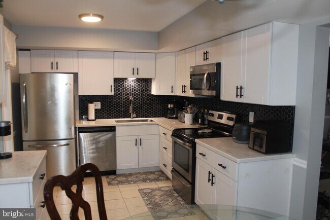 Building Photo - 2851 Bowes Ln