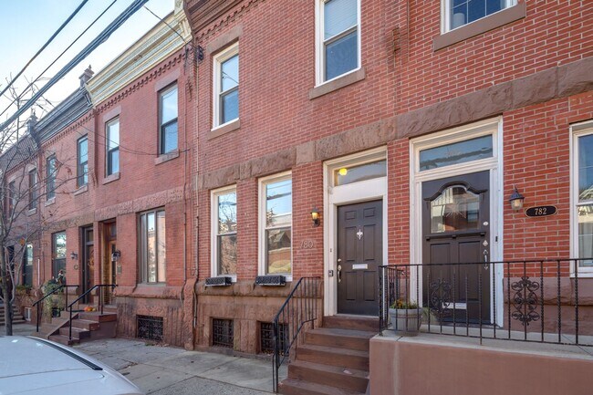 Building Photo - Three Bed Fairmount Townhome