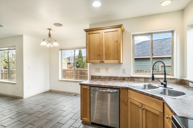 Building Photo - Cozy 3 Bed Home: New Carpet, Fully Fenced Yard & Near Old Mill