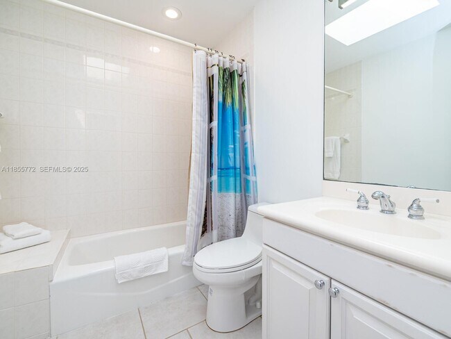 Building Photo - 2118 NE 15th St