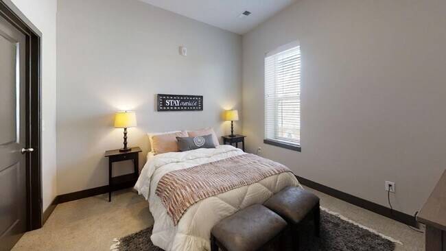 Building Photo - Beautiful Loft Apartment in the Heart of D...