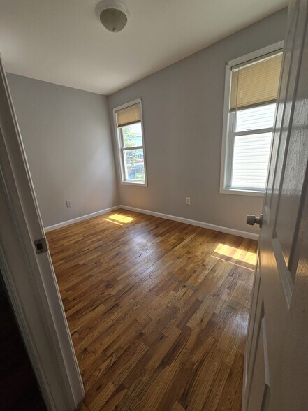 Building Photo - 528 Magnolia Ave