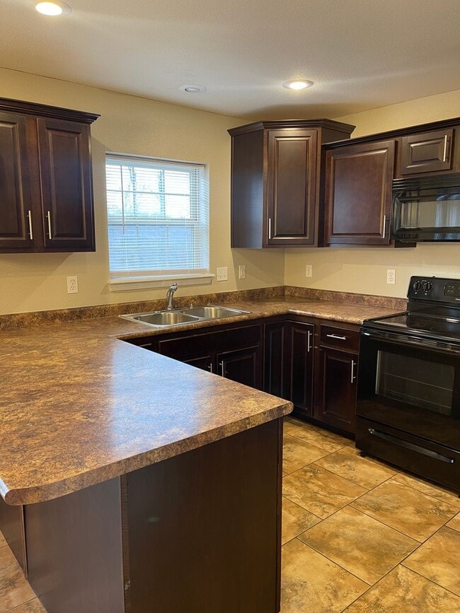 Building Photo - AVAILABLE!!!