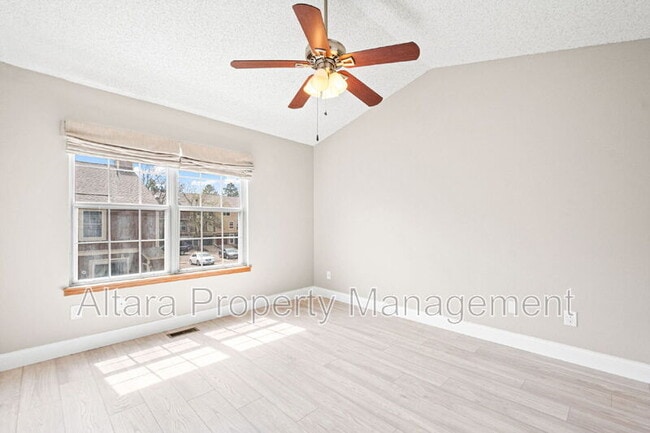 Building Photo - 2578 E Nichols Cir