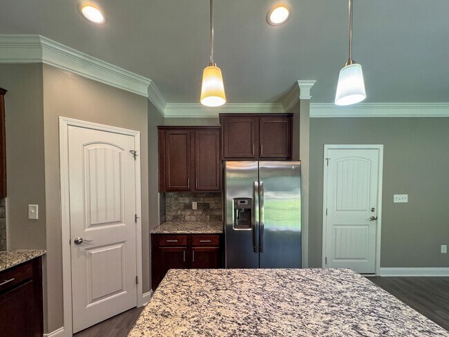 Building Photo - Beautiful 4 Bed 2.5 Bath Home in North Fayetteville