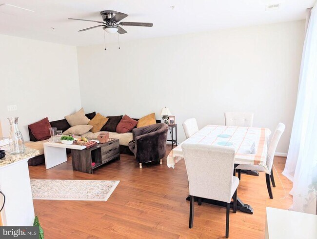 Building Photo - 9543 Center St