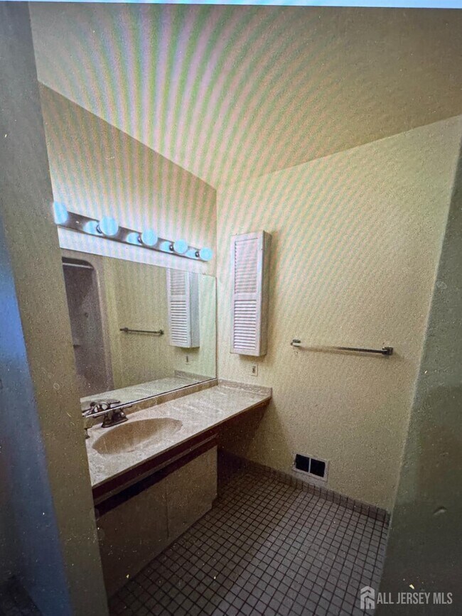 Building Photo - 211 Gambocz Ct