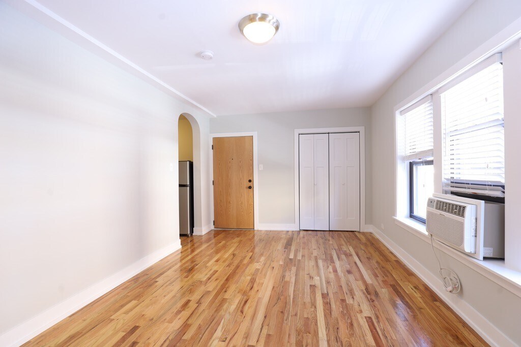 Building Photo - 556 W Arlington Pl