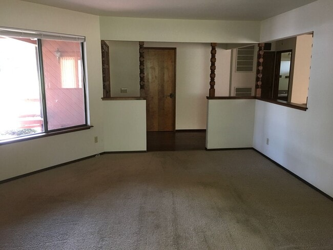 Building Photo - West Redding Home