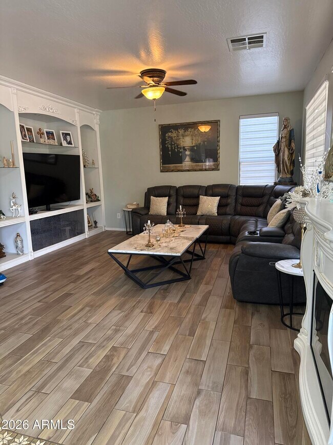 Building Photo - 3928 W Range Mule Dr