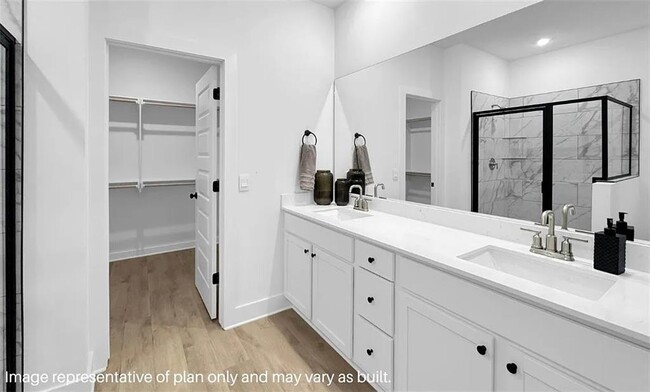 Building Photo - 2431 Longfellow Dr