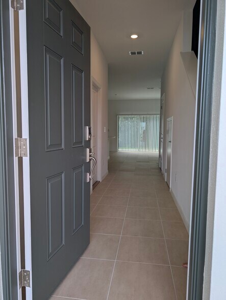 Building Photo - 2093 Hallier Cv