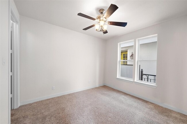 Building Photo - 1048 W 21st St