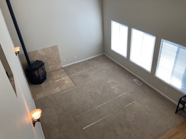 Building Photo - Available Now ~ Beautiful 4 bed/3 bath Home in Novato ~ Views ~ 2 Level