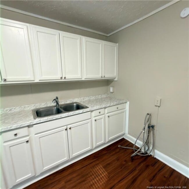 Building Photo - 216 Sedberry St