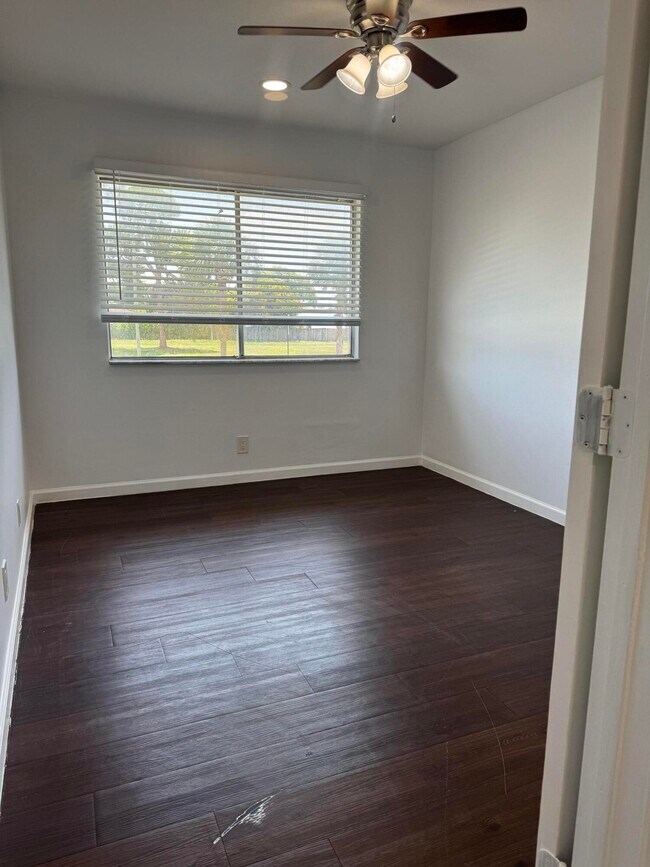Building Photo - 206 E Tiffany Dr