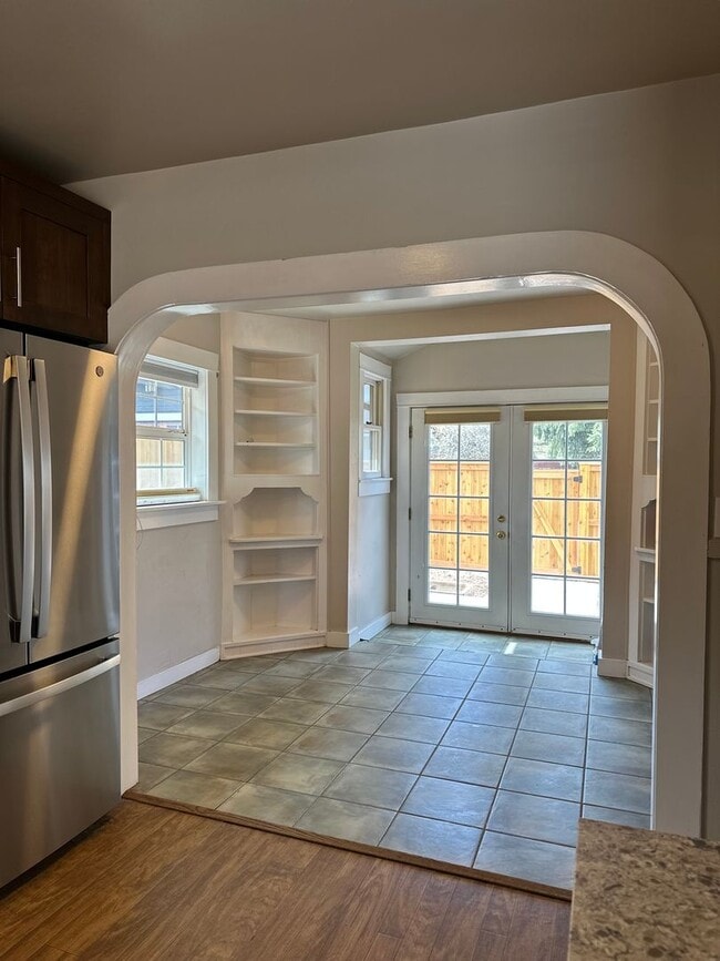 Building Photo - Charming 2 Bed / 2 Bath Home in Prime Westside Bend Location