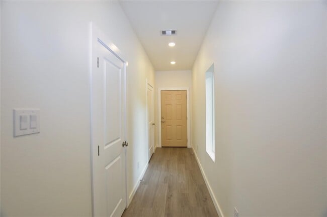 Building Photo - 1232 3rd Ave N