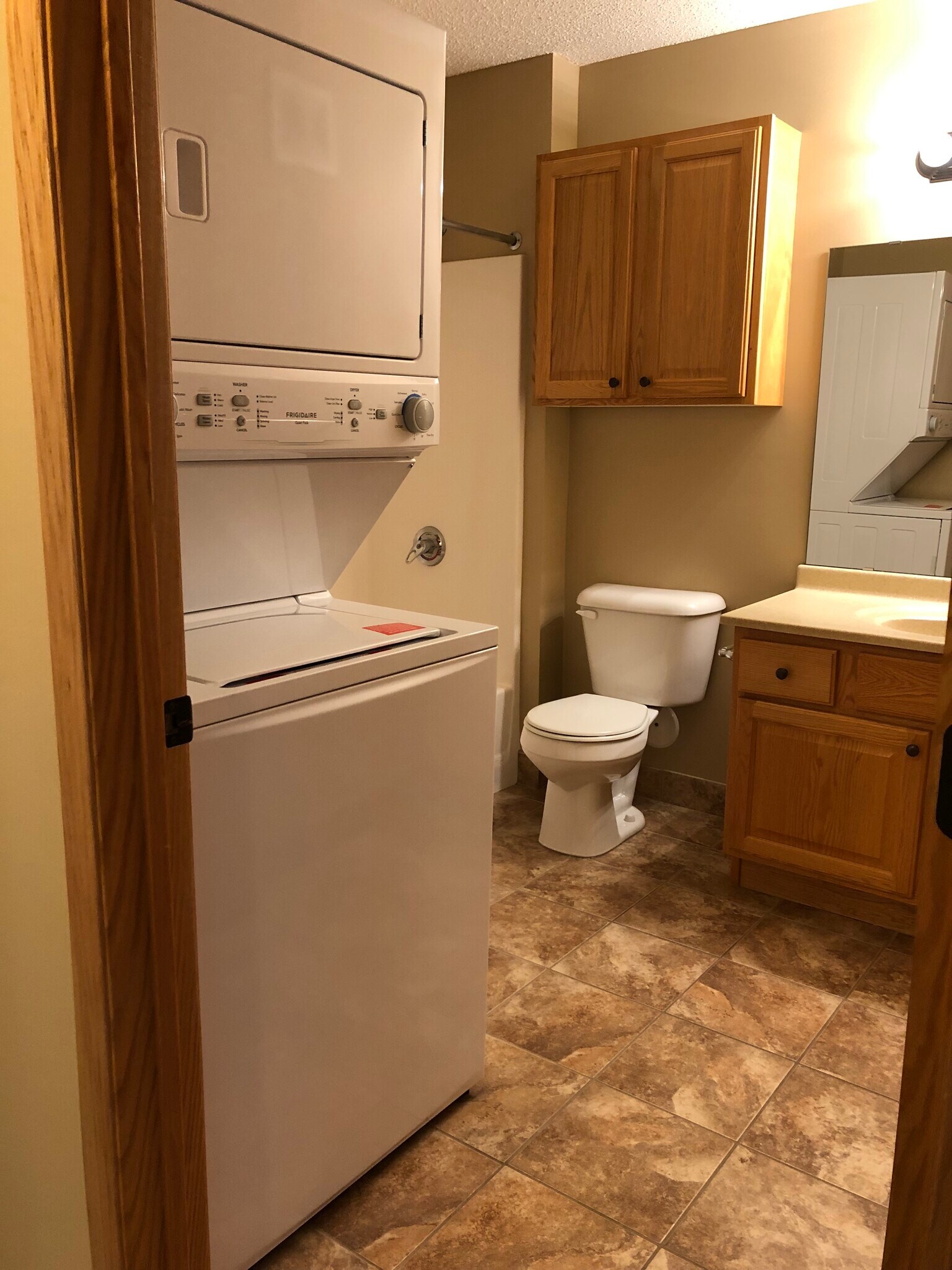 6200 1Bed 780 sq ft - Kensington