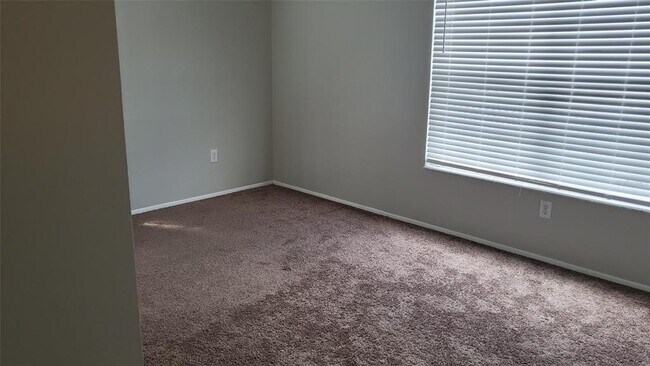 Building Photo - 721 Kensington Lake Cir