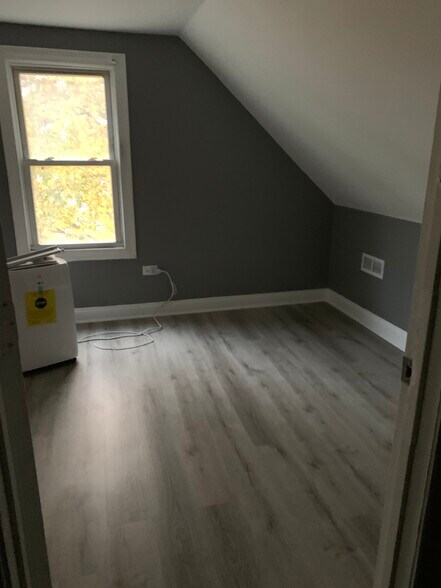 Building Photo - 5431 S Wolcott Ave