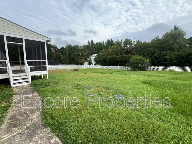 Building Photo - 1008 Elmsleigh Way