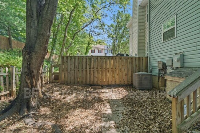 Building Photo - 522 Breckinridge Square SE