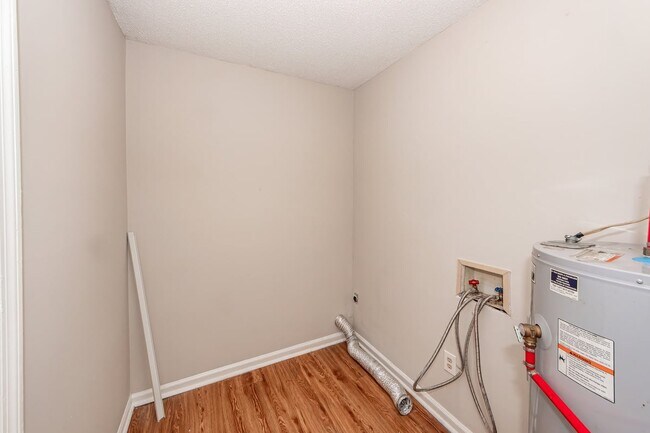 Building Photo - 296 Fleming Rd