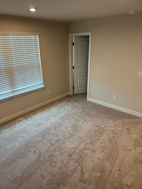 Building Photo - 7071 Glass Ct