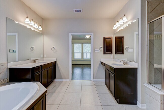Building Photo - 2603 Deerwood Heights Ln