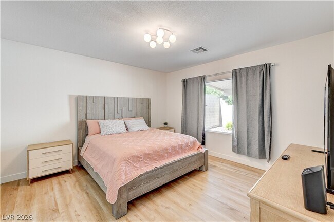 Building Photo - 3236 Rushing Waters Pl