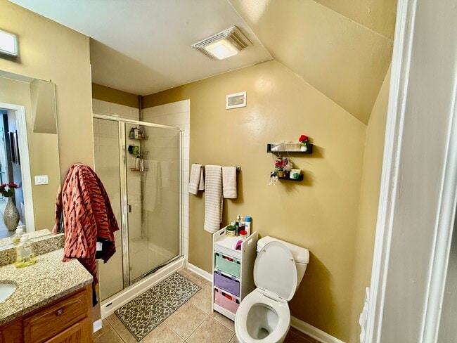 Building Photo - 1914 N Lotus Ave