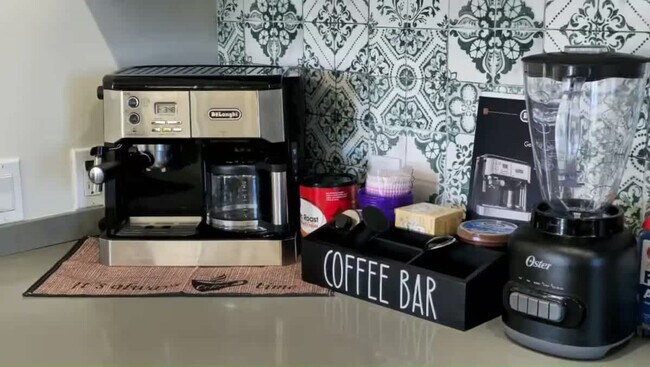 Building Photo - 721 E 22nd St