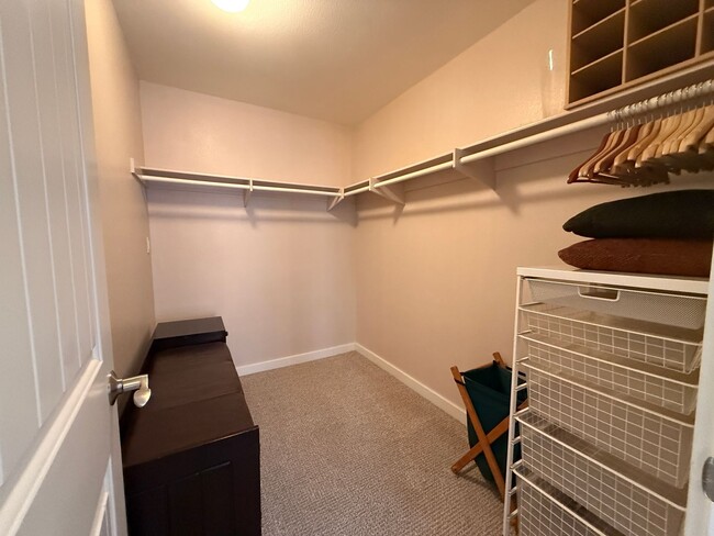 Building Photo - Fully Furnished 2 Bed 2 Bath Condo with Private Patio, 2 Gated Parking Spaces, Pool and Gym