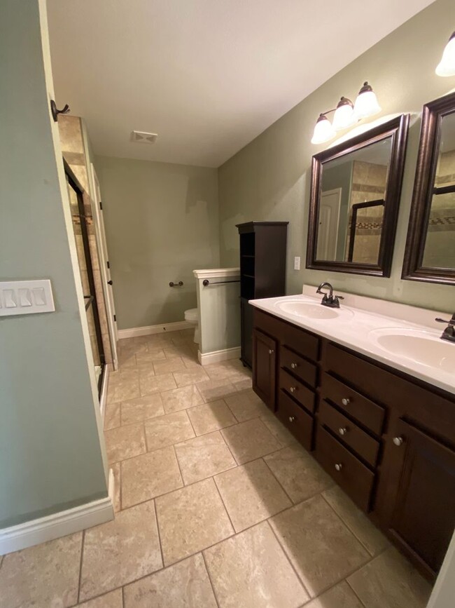 Building Photo - Mountain Views, Modern Touches – 5 Bed Bea...