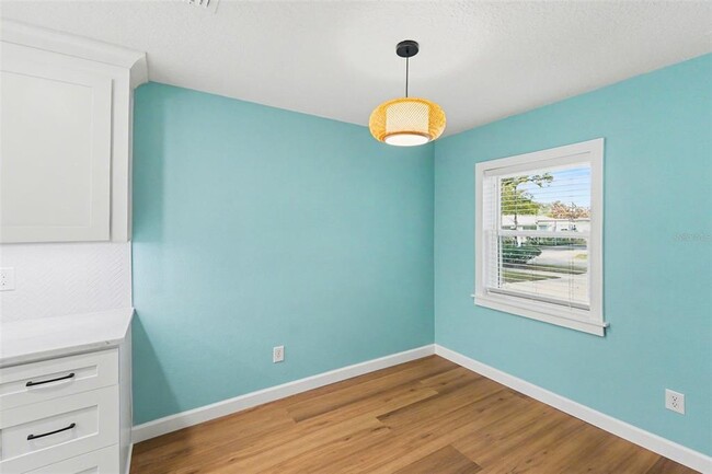 Building Photo - 9605 N Edison Ave