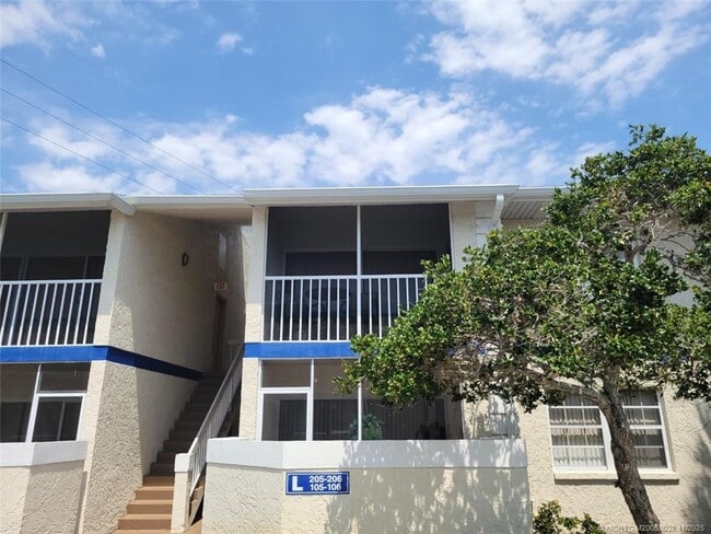 Building Photo - 1526 SE Royal Green Cir